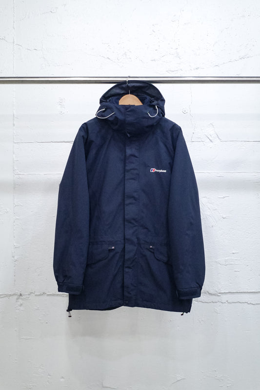 2000`S BERGHAUS NYLON SHELL JACKET