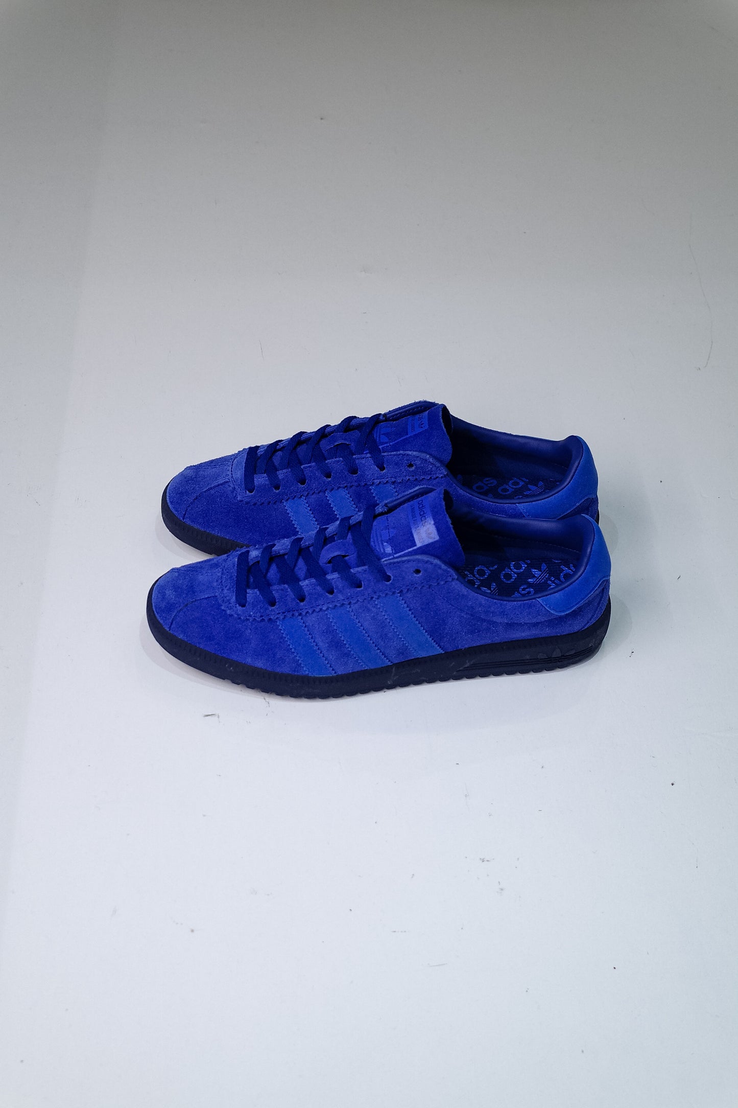 EURO ADIDAS TRAINERS BERMUDA US8