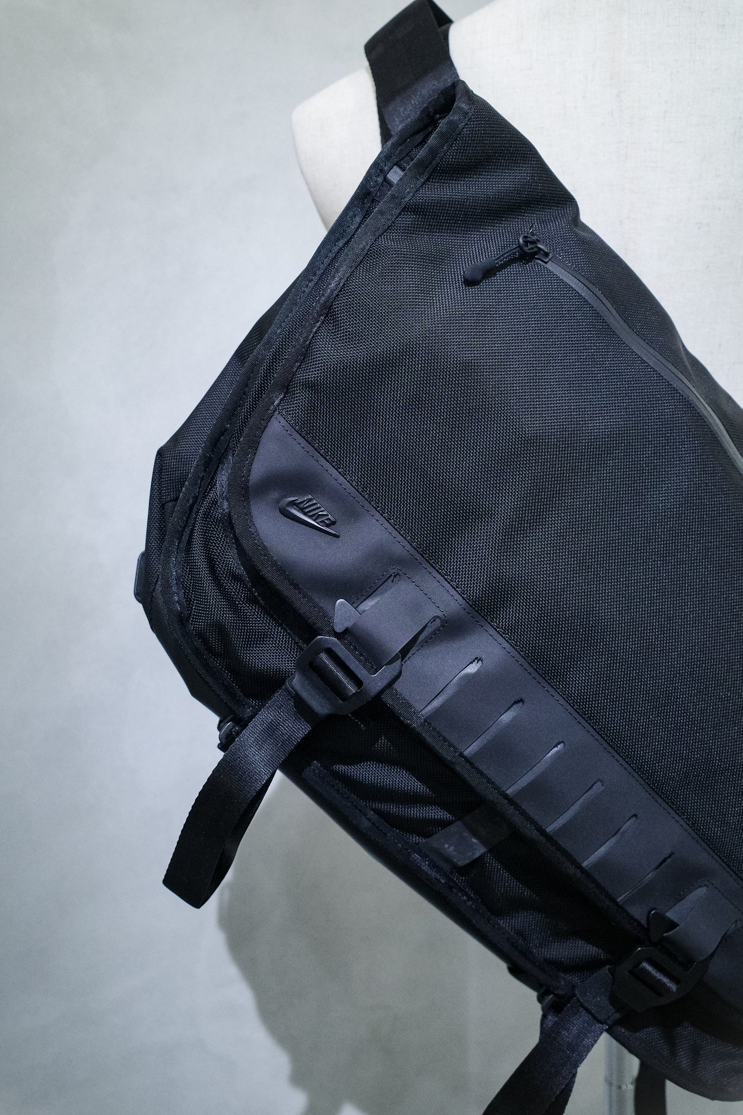 DAEDSTOCK 2000'S NIKE MESSENGER BAG "TRIPLE BLACK"