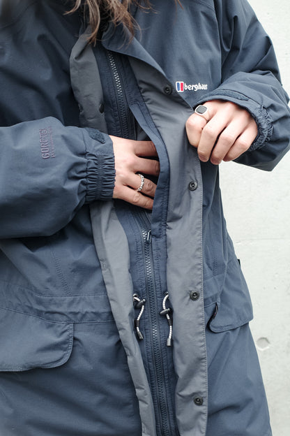 2000`S BERGHAUS NYLON SHELL JACKET